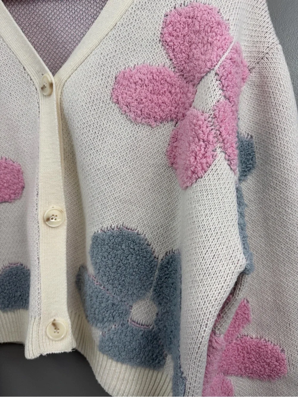 Moon & Madison Cardigan Oversized Button Up Cropped Fuzzy Floral Size Large - Picture 4 of 13